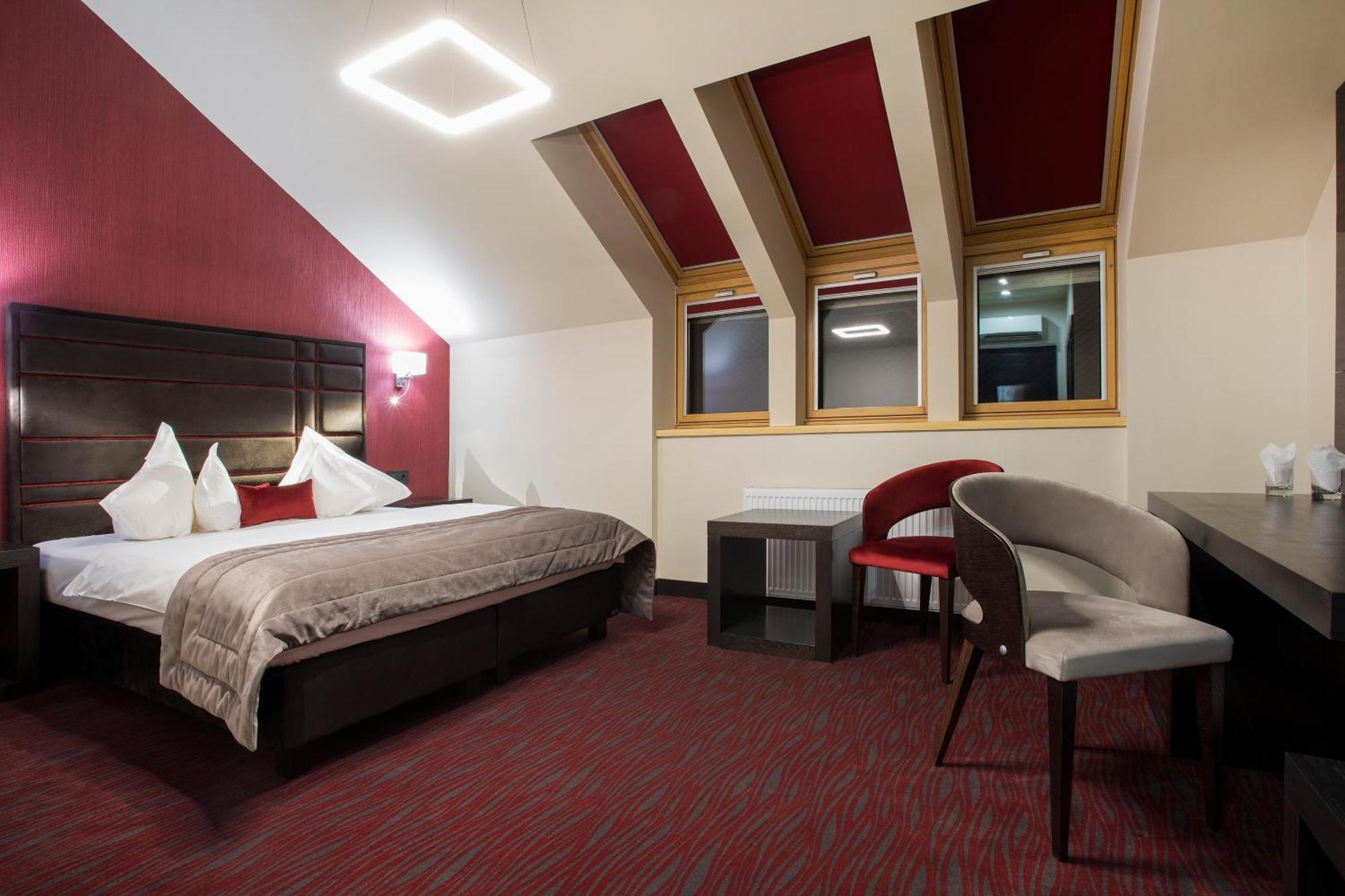 The Fifth Floor By Old Town Hotel Тимишоара Екстериор снимка